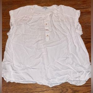 White tunic shirt w buttons